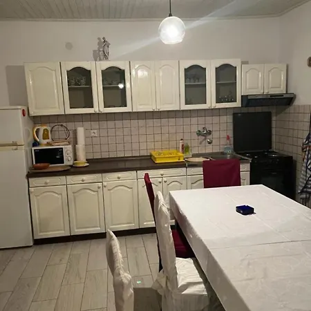 Zora Apartmán